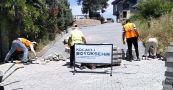 Gölcük Halıdere’de 3 sokakta parke yollar yenilendi