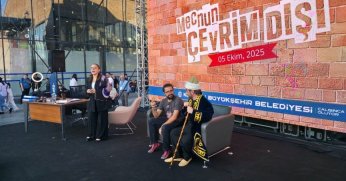 “Mecnun Çevrim Dışı” ile tiyatro heyecanı başlıyor