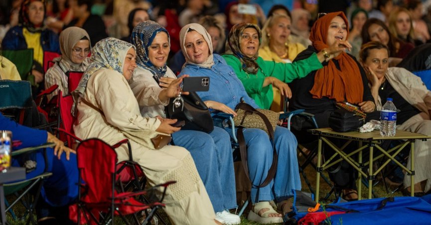 ‘Anne Şehir Yaz Akşamları’nda sıra gecesi coşkusu