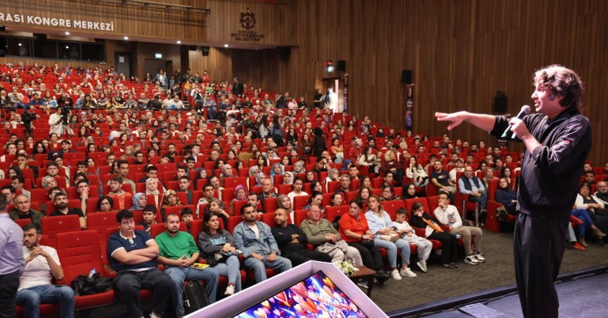 Özkara: Yapay zekâ inanılmaz bir kapı açıyor