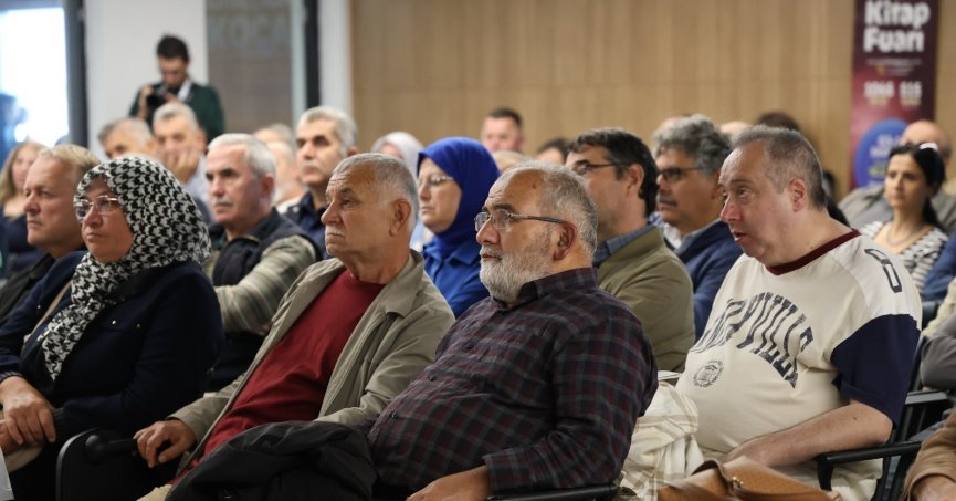 Şahin, Kitap Fuarı’nda uyardı: “Zihnimiz ele geçiriliyor”