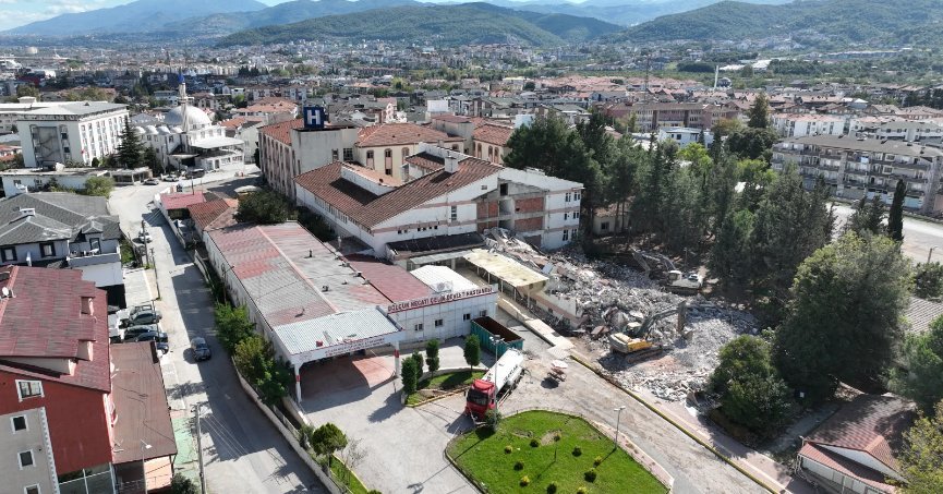 GÖLCÜK’TE SAĞLIK YATIRIMLARI HIZ KESMİYOR
