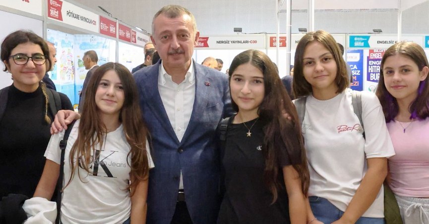 Büyükakın, 7’den 70’e tüm kitapseverlere teşekkür etti