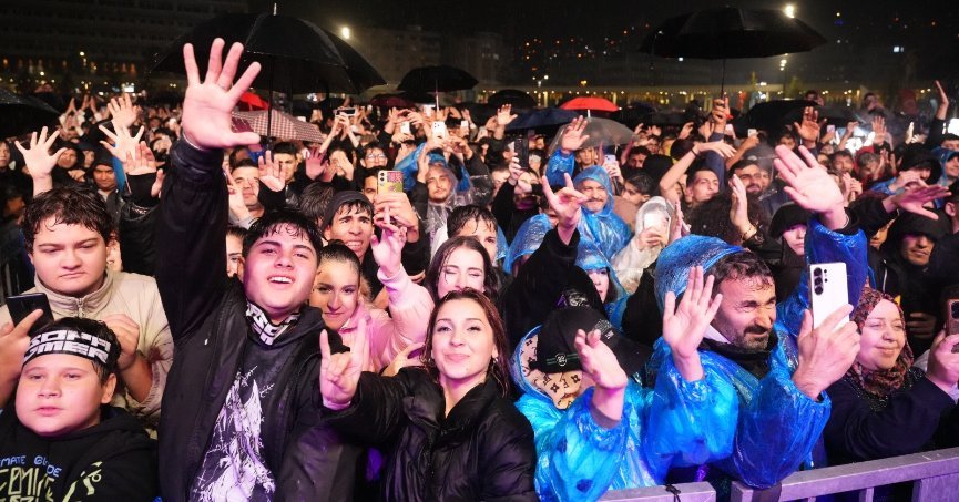 Cumhuriyet coşkusu yağmur tanımadı