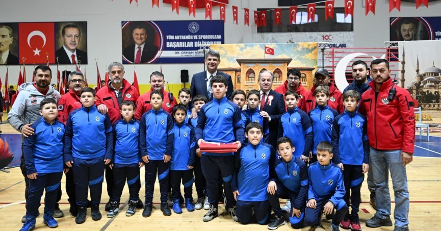 Cumhuriyet Coşkusu Teleferikle Zirveye Yükseldi