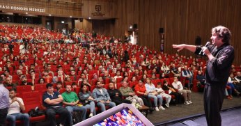 Özkara: Yapay zekâ inanılmaz bir kapı açıyor