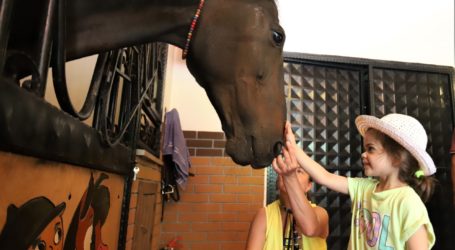 Atlı Eğitim Merkezi ile hayvan sevgisi aşılanıyor