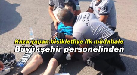 Kaza yapan bisikletliye ilk müdahale Büyükşehir personelinden