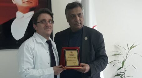 Başhekim Sertan Acar’a Uluslararası Başarı Ödülü