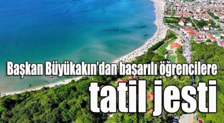 Başkan Büyükakın’dan başarılı öğrencilere tatil jesti