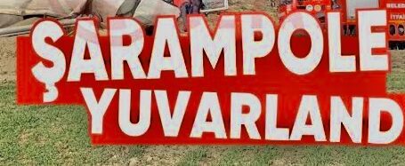Gölcük’te feci kaza! Meyve yüklü kamyon şarampole yuvarlandı