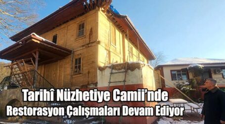 Tarihî Nüzhetiye Camii’nde Restorasyon Çalışmaları Devam Ediyor