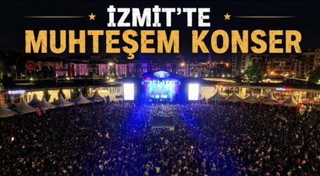 Milli İrade Meydanı yine dolup taştı, coşku zirve yaptı; İzmit’te Dedublüman’dan “EnFest” konser  Alternatif rock müziğin sevilen gruplarından Dedublüman, EnFest etkinlikleri kapsamında Kocaeli gençliğiyle buluştu. İzmit Milli İrade Meydanı’nda kendine has tarzı ve güçlü sahne enerjisiyle herkesi mest eden Dedublüman, dinleyicilere unutulmaz bir gece yaşattı.  19 MAYIS’A YAKIŞIR FESTİVAL: ENFEST Kocaeli Büyükşehir Belediyesi’nin İzmit Milli İrade Meydanı’nda düzenlediği EnFest Gençlik Festivali; 19 Mayıs Atatürk’ü Anma, Gençlik ve Spor Bayramı’na yakışır görüntülere sahne oluyor. Türkiye’nin en genç, en dinamik ve en renkli festivali EnFest etkinlikleri kapsamında ünlü sanatçıları Kocaeli gençliğiyle buluşturmaya devam eden Büyükşehir, muhteşem bir konser organizasyonuna daha imza attı.  DEDUBLÜMAN ENFEST’TE SAHNE ALDI Kocaeli’de 19 Mayıs Atatürk’ü Anma, Gençlik ve Spor Bayramı kutlamalarının 2. gününde EnFest sahnesi son yılların en çok beğenilen guruplarından Dedublüman’ı ağırladı. 6 kişilik sahne kadrosuyla, müzik listelerinin zirvesinde yer alan şarkılarını seslendiren grup; kendine has tarzı, güçlü sahne enerjisi ve samimi performansıyla Kocaeli gençliğine unutulmaz bir gece yaşattı.  ATATÜRK’ÜN SEVDİĞİ ŞARKILAR SESLENDİRİLDİ Milli İrade Meydanı adeta dolup taşarken; vokal ve gitarda Mustafa Yavuz, yaylı enstrümanlar, ud ve perküsyonda Besim Talı, piyanoda ve gitarda Hazar Altın, bas gitarda Kıvanç Kumlu, davulda Kurthan Sarpkaya ve klarnette Çağrı Çelik’ten oluşan kadrosuyla EnFest’te sahne alan Dedublüman sevilen şarkılarını seslendirirken, şarkılara hep bir ağızdan eşlik eden gençler gece boyunca konserin tadını doyasıya çıkardı. Gazi Mustafa Kemal Atatürk’ün sevdiği şarkıları da kendine has tarzıyla seslendiren grup, hayranlarından büyük alkış aldı.  BÜYÜKAKIN GENÇLERE SELAM GÖNDERDİ Sahneye gelerek bir konuşma yapan Büyükşehir Belediyesi Başkan Vekili Berna Abiş, Başkan Tahir Büyükakın’ın selamını Kocaeli gençliğine iletti. Berna Abiş konuşmasında “19 Mayıs Atatürk’ü Anma, Gençlik ve Spor Bayramınızı kutluyoruz. Başta Gazi Mustafa Kemal Atatürk olmak üzere tüm şehitlerimizi sevgi, saygı ve rahmetle anıyoruz. Böylesine muhteşem bir kalabalıkla bizlere eşlik eden kıymetli gençlerimize çok teşekkür ederiz” dedi. Abiş daha sonra sanatçılara Kocaelispor forması ve atkısı takdim etti.